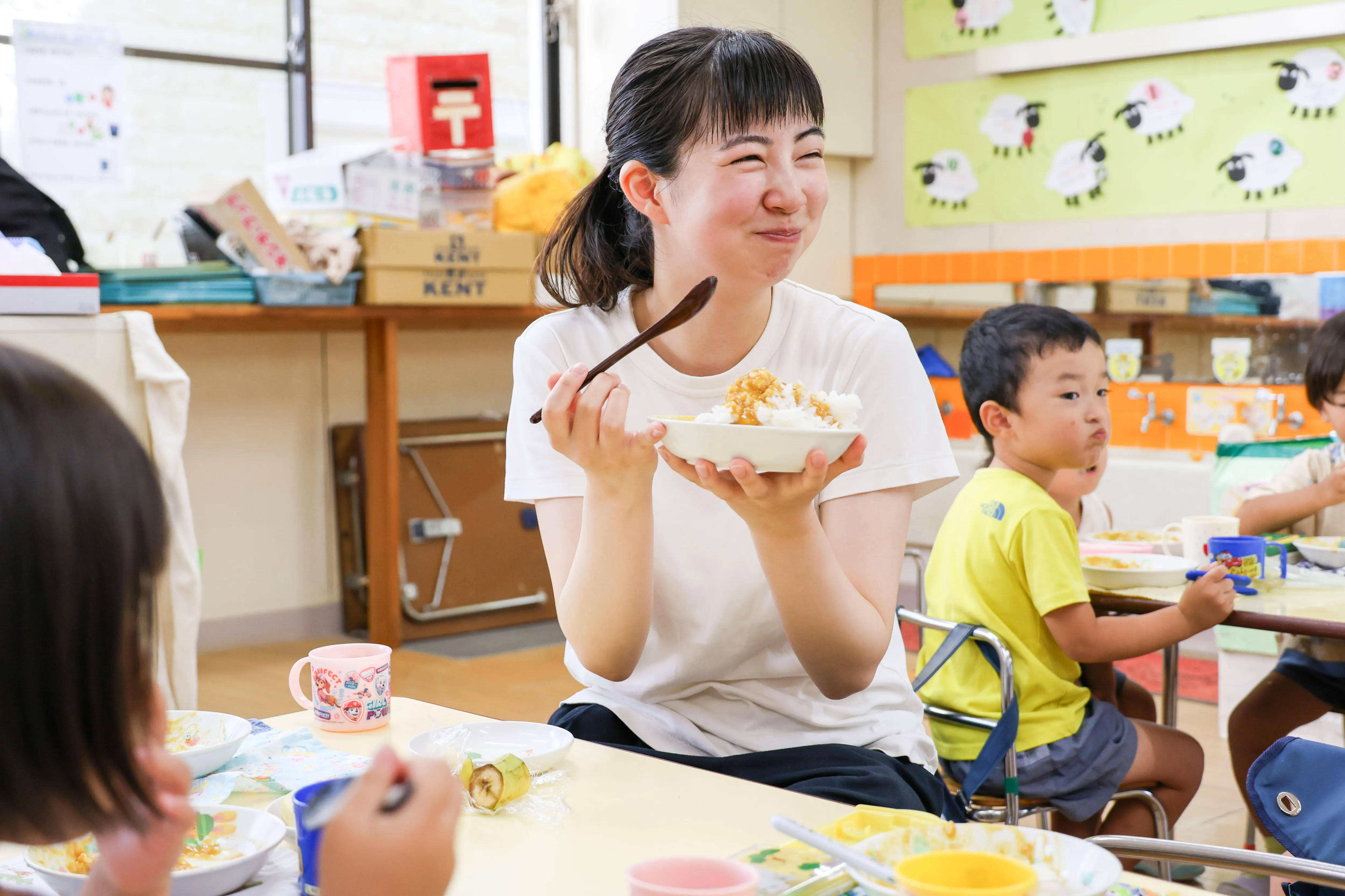 子どもと食べる週4回の給食