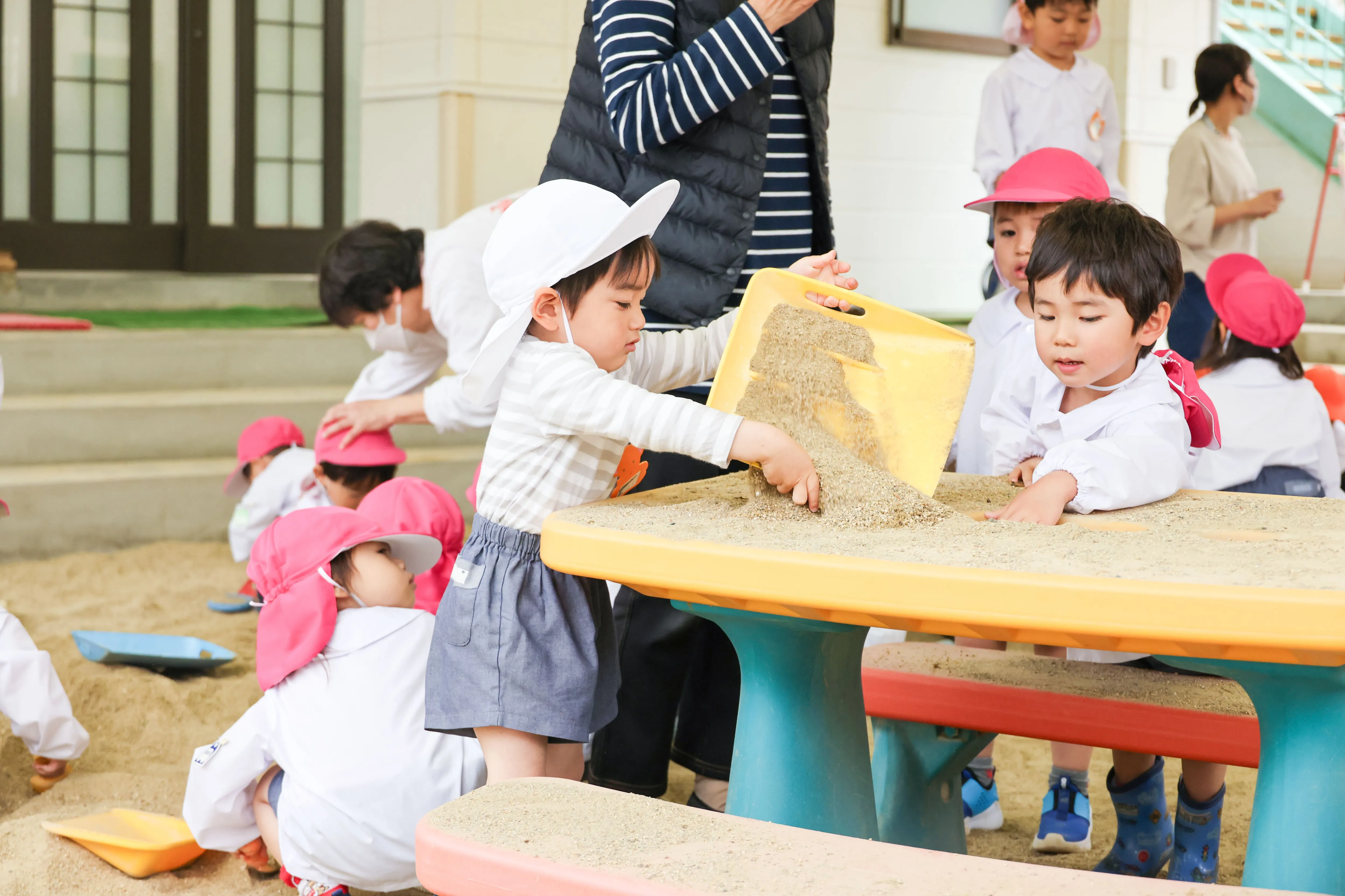 砂遊びの様子